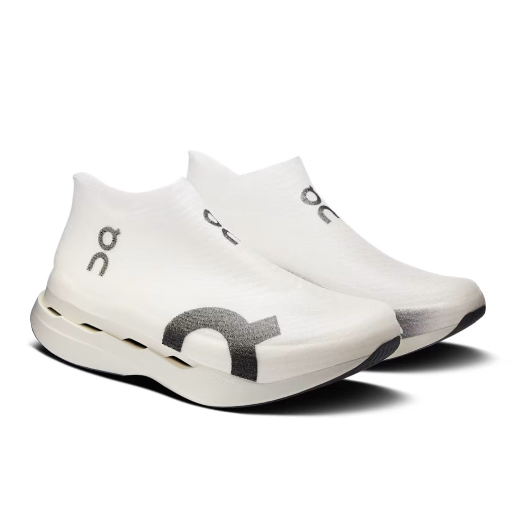 ON Cloudboom Strike LightSpray White | Black