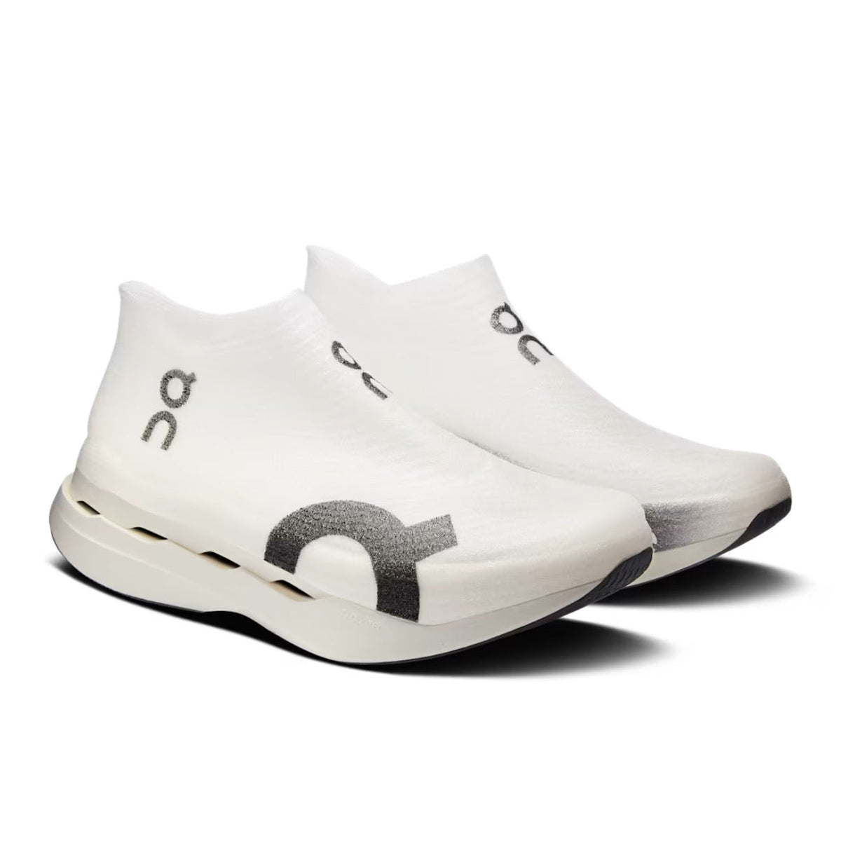 ON Cloudboom Strike LightSpray White | Black